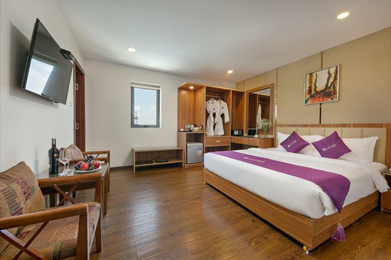 Lavender Riverside Hotel
