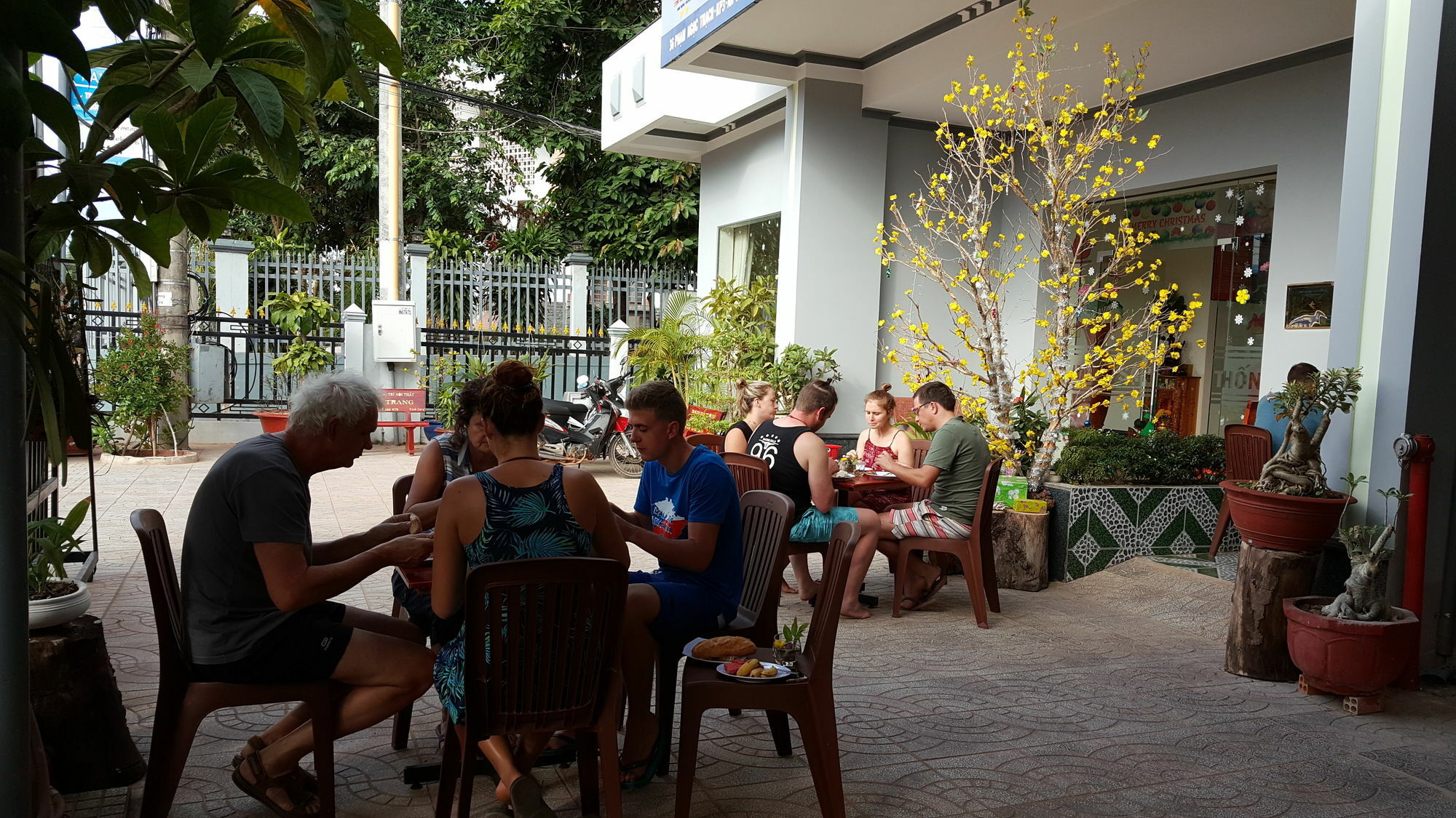 Lien Thong Hotel