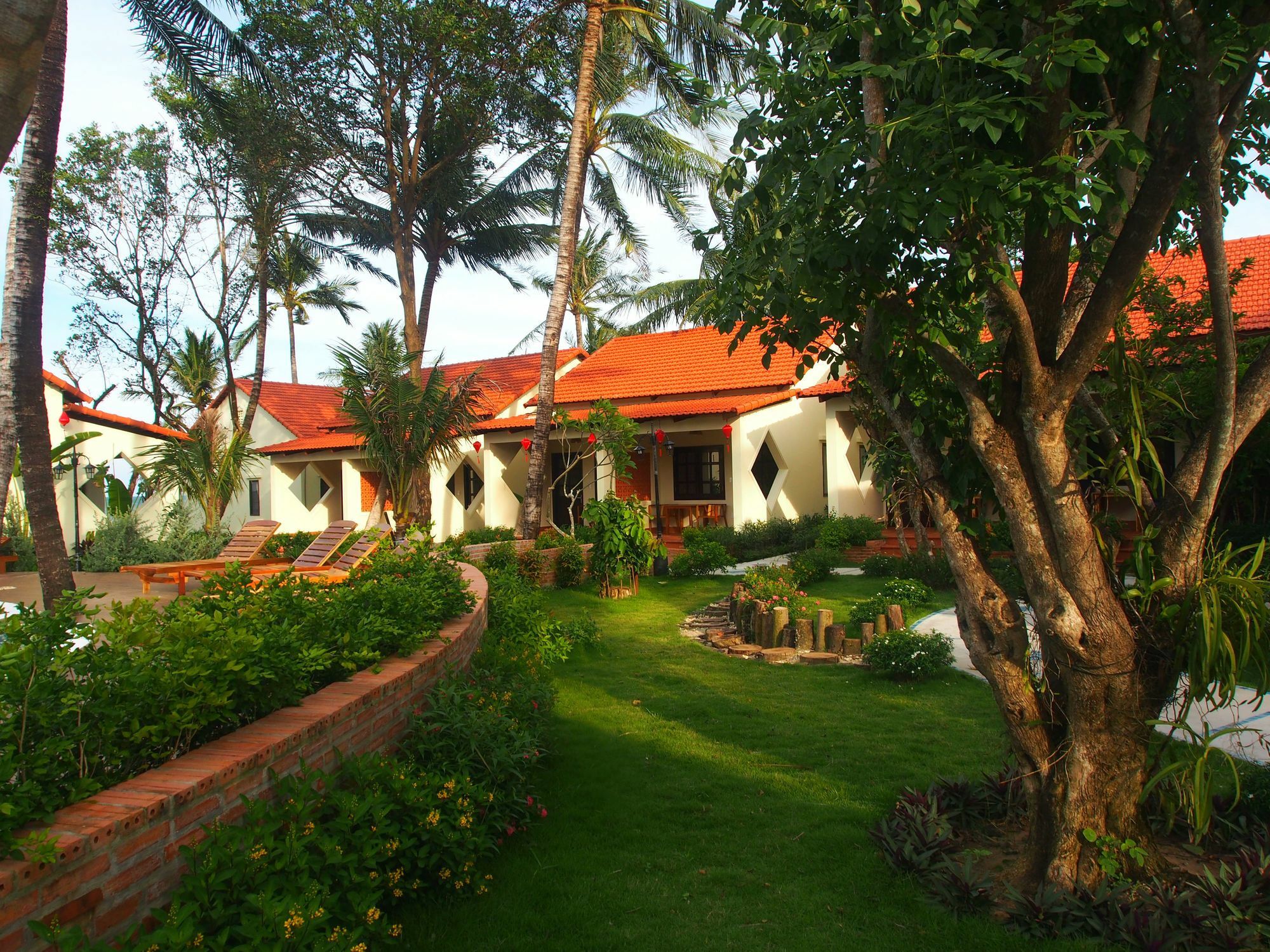 Hula Hula Beachfront Resort Phu Quoc