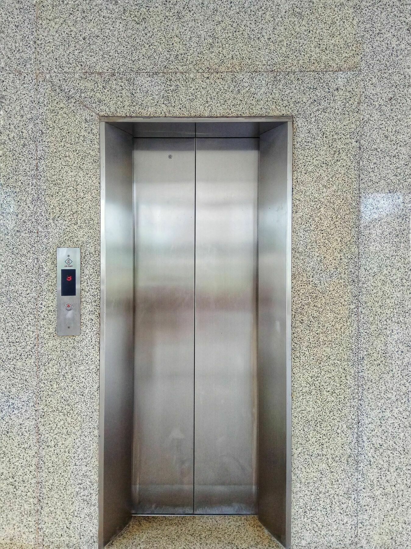 Aloha Hotel 2*