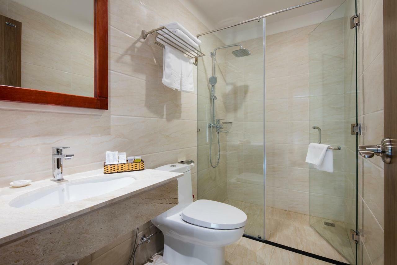 Hotel Maple Leaf & 4*