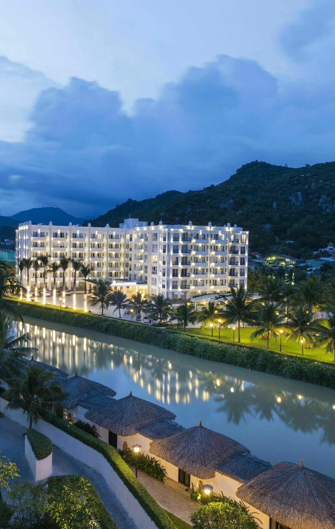 Cham Oasis Condotel 5*
