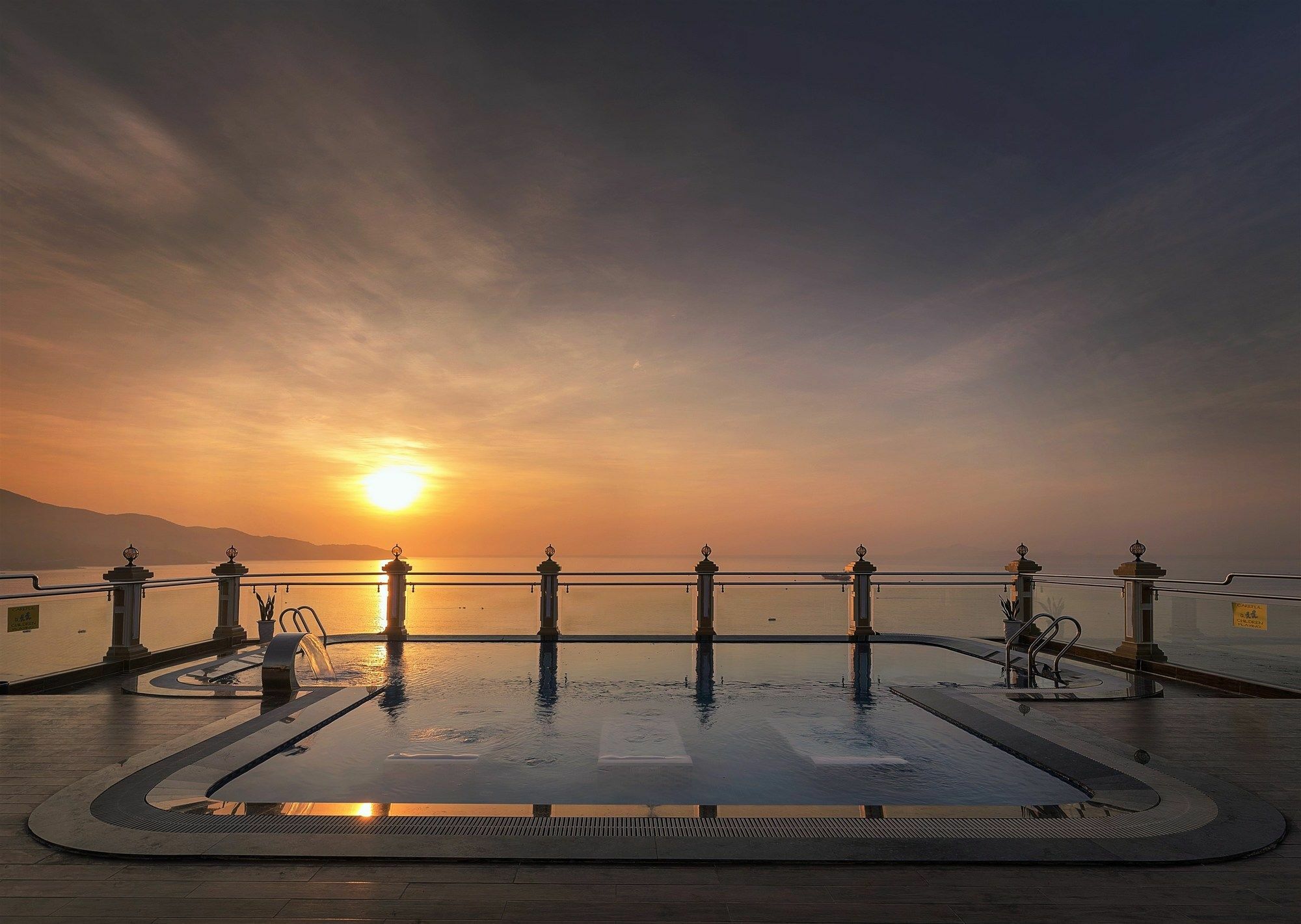 7 Seven Sea Hotel