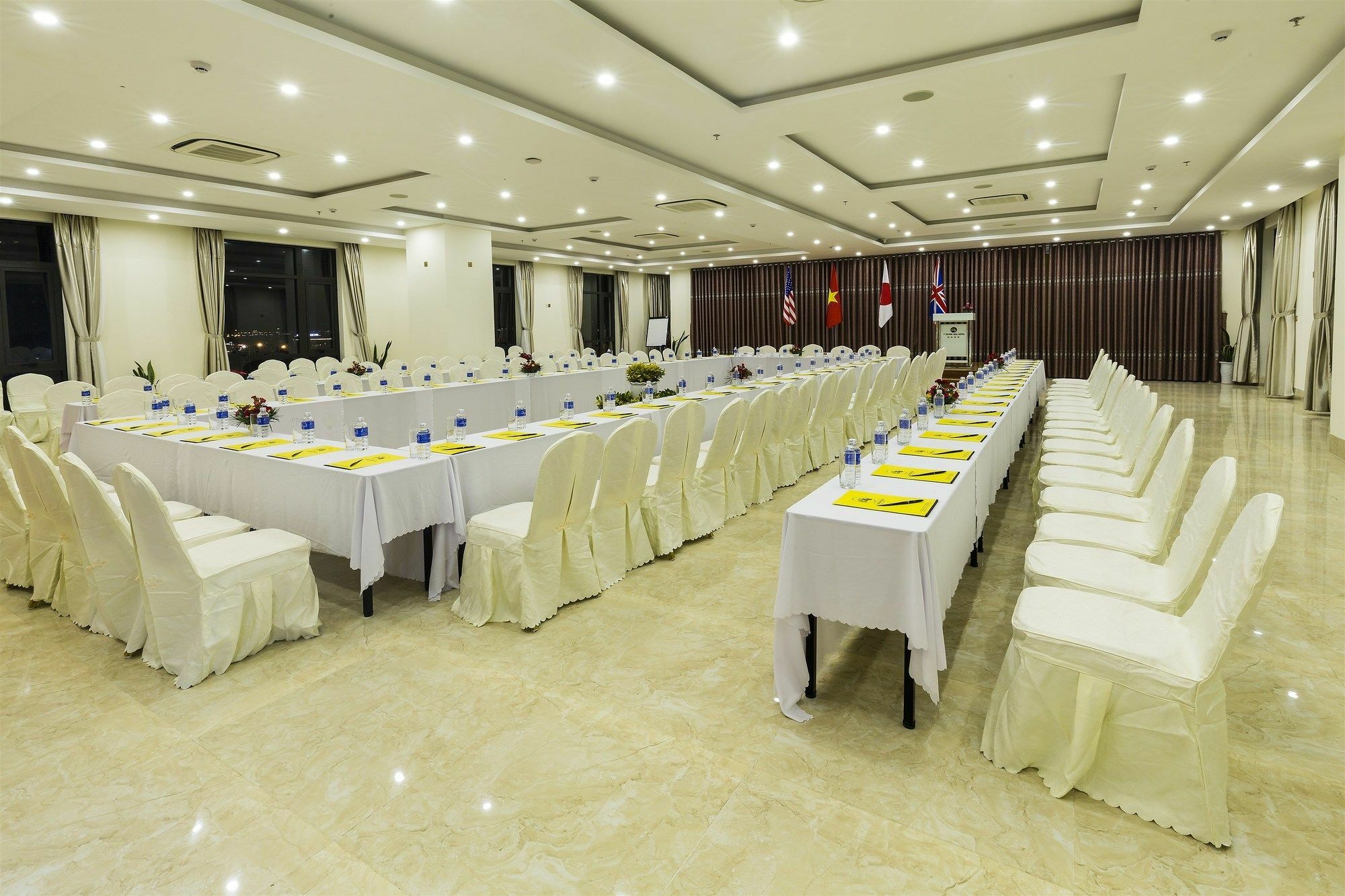 7 Seven Sea Hotel 4*
