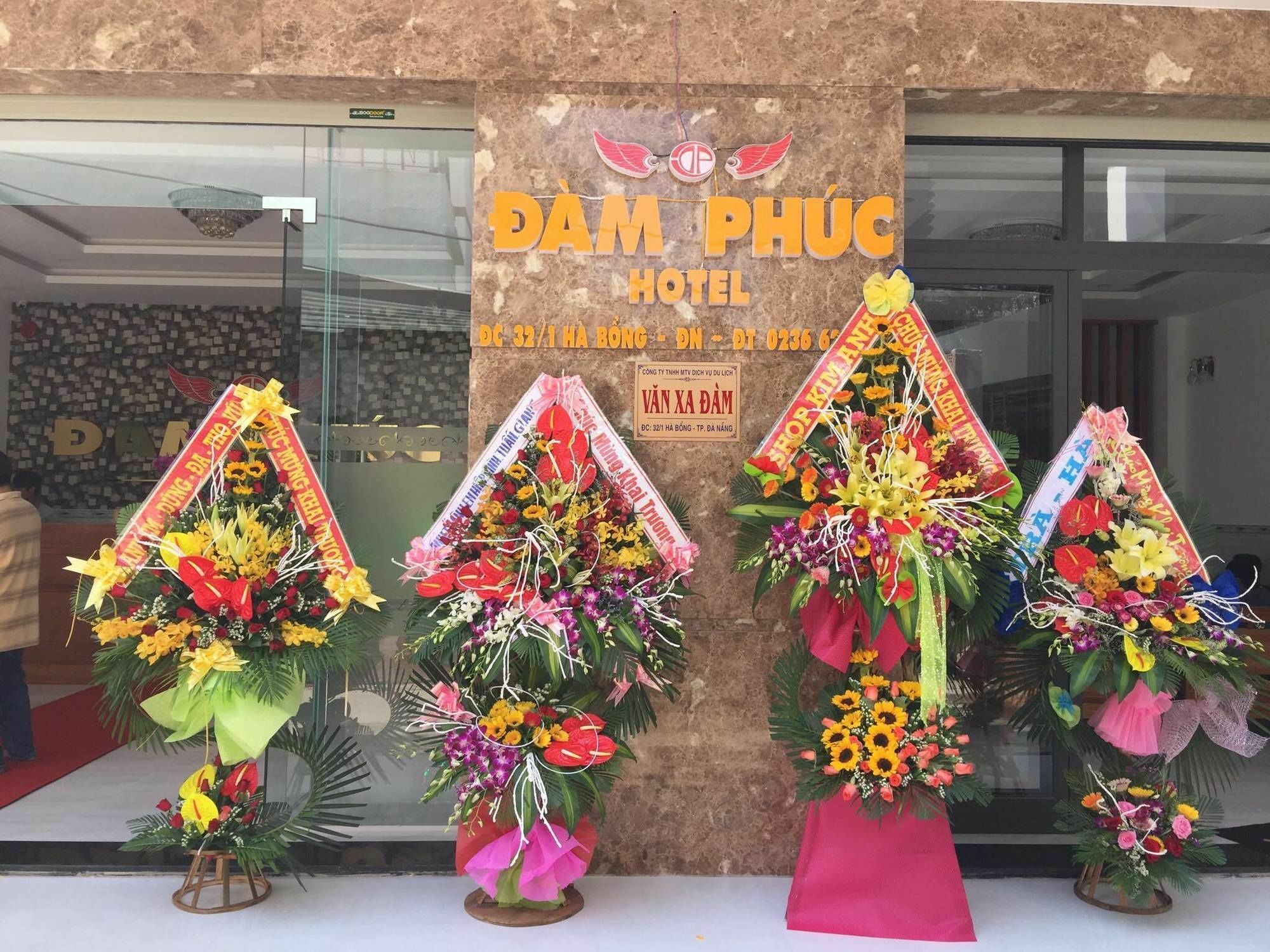 Khách sạn đàm Phúc *