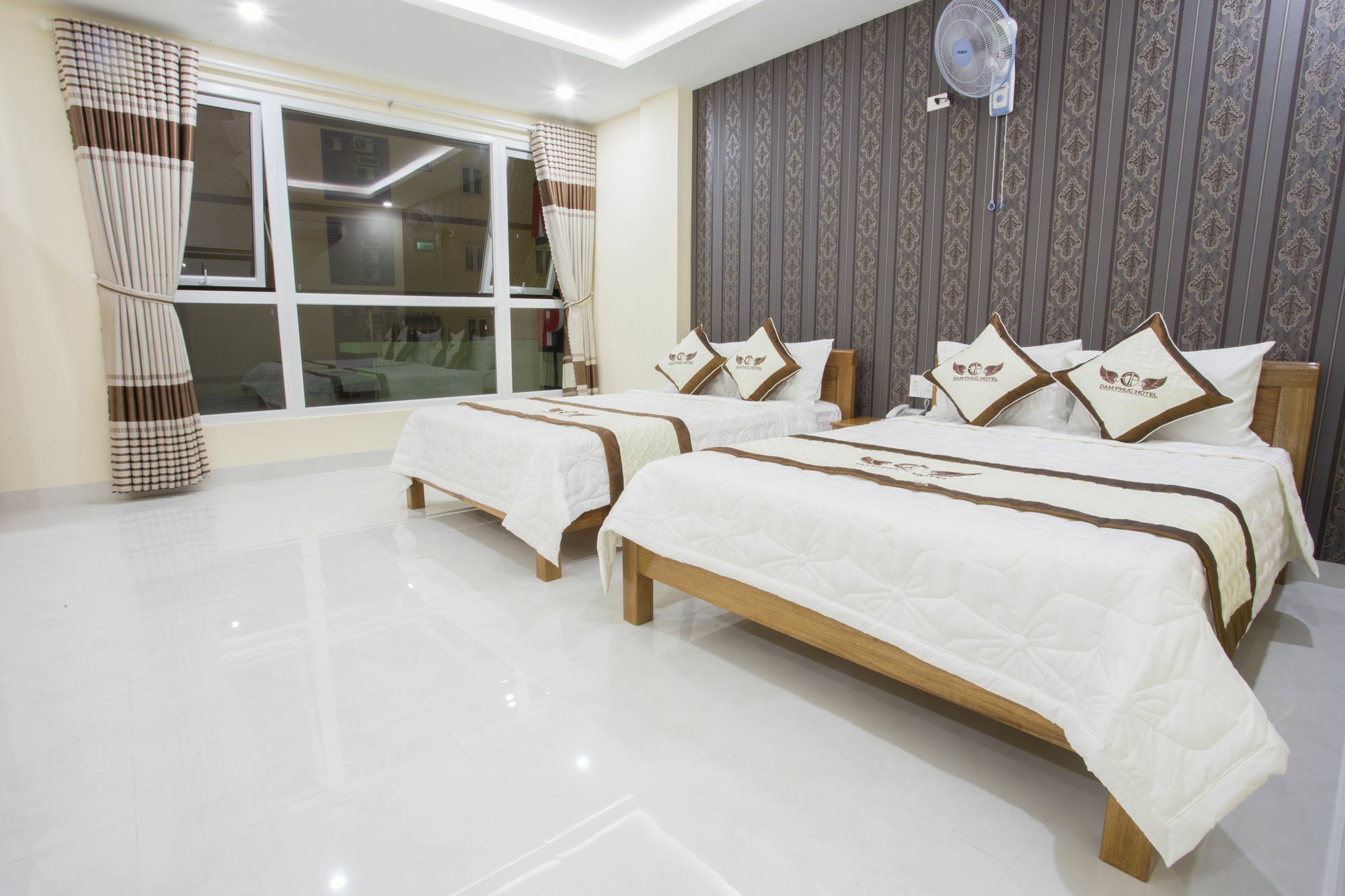 đàm Phúc Khách sạn *