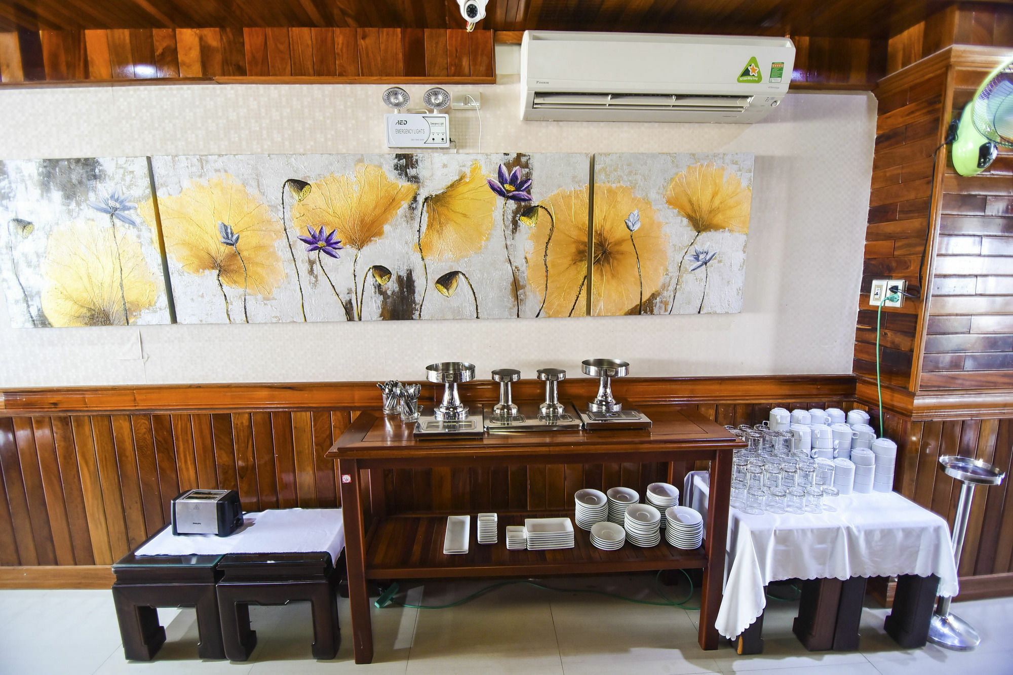 San San Hotel 3*