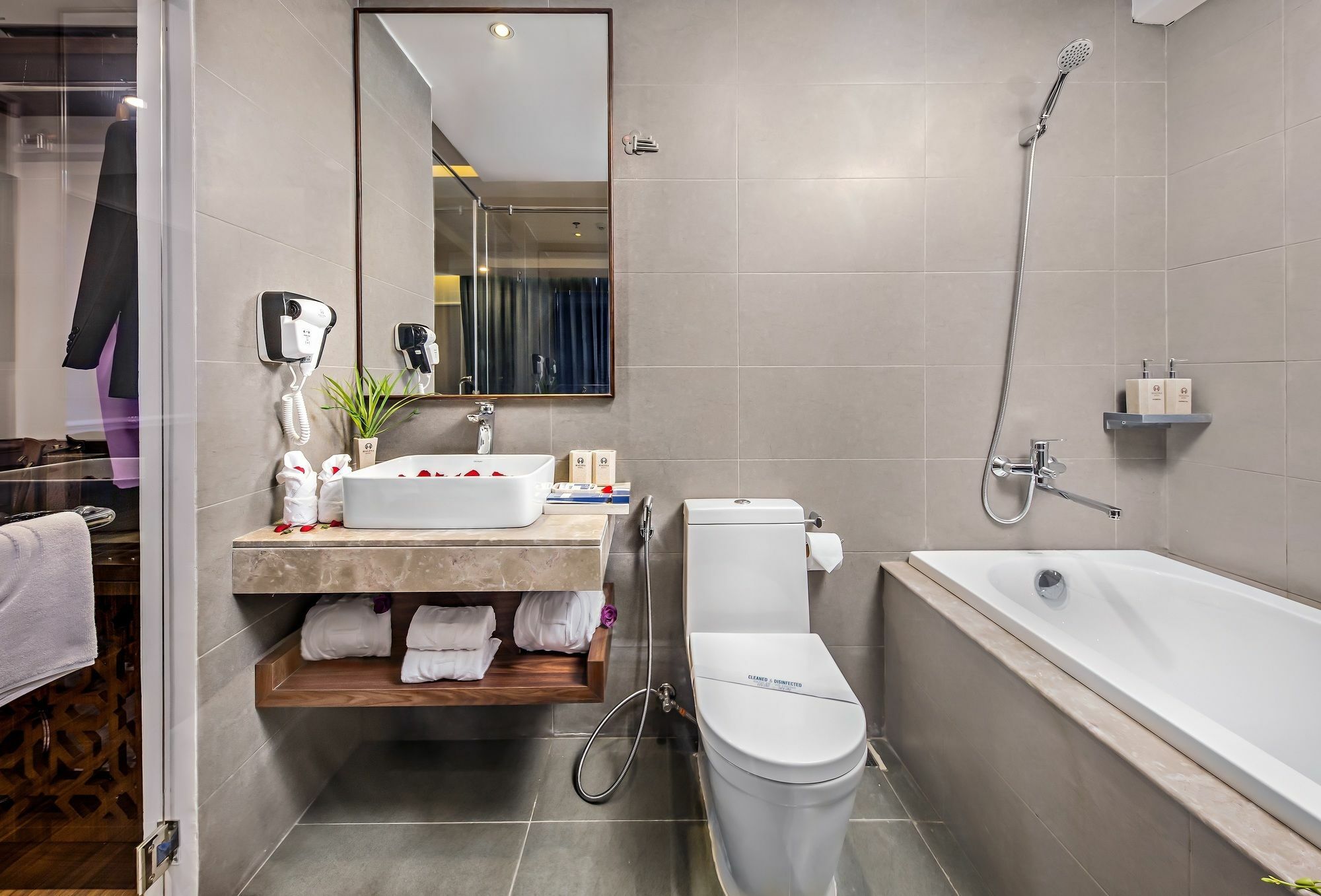 Halina And 4* Da Nang