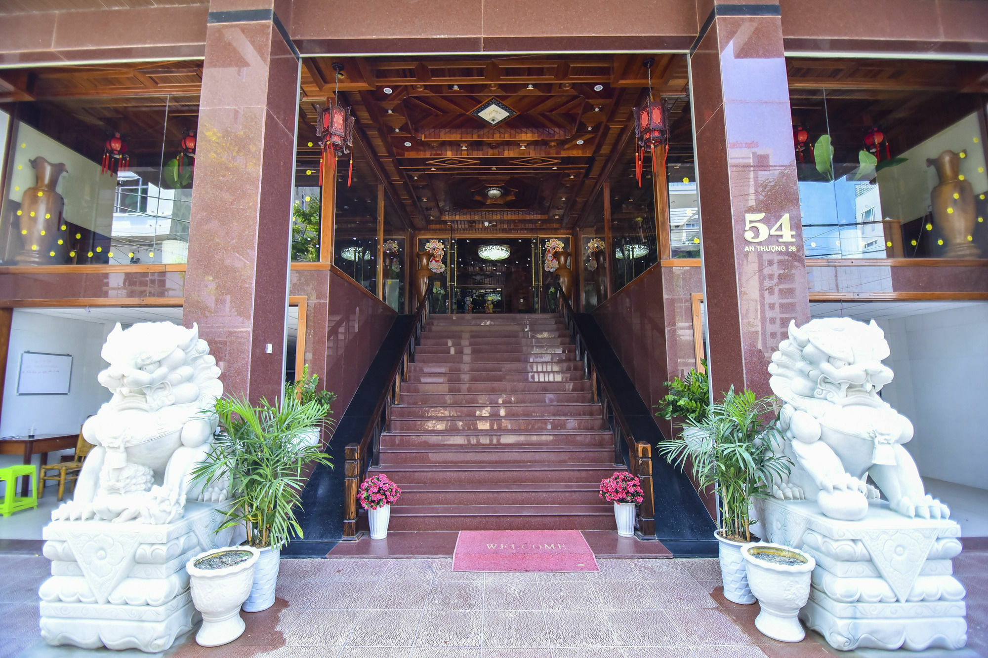 San San Hotel 3*