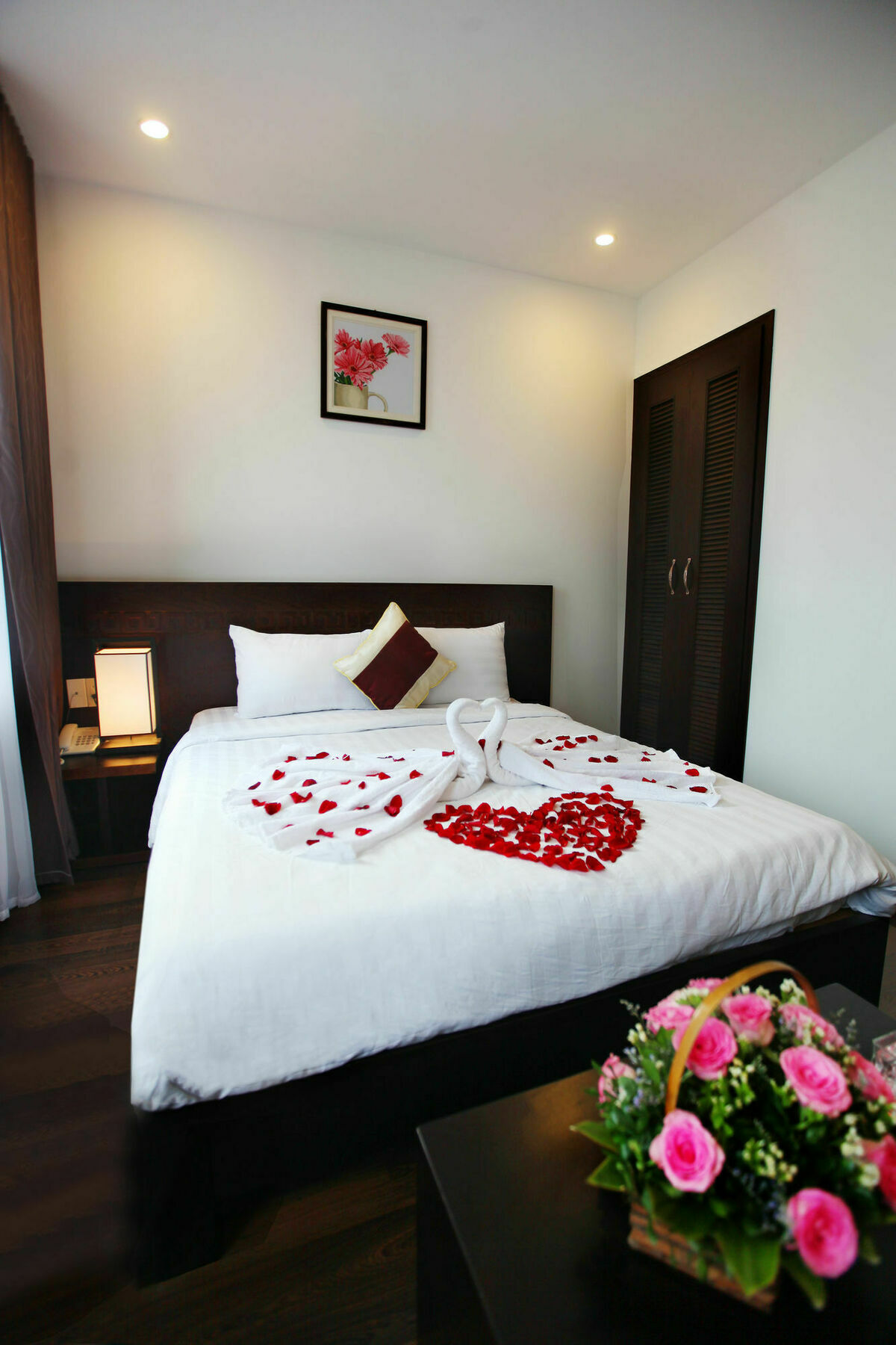 Emily & Hotel 3*