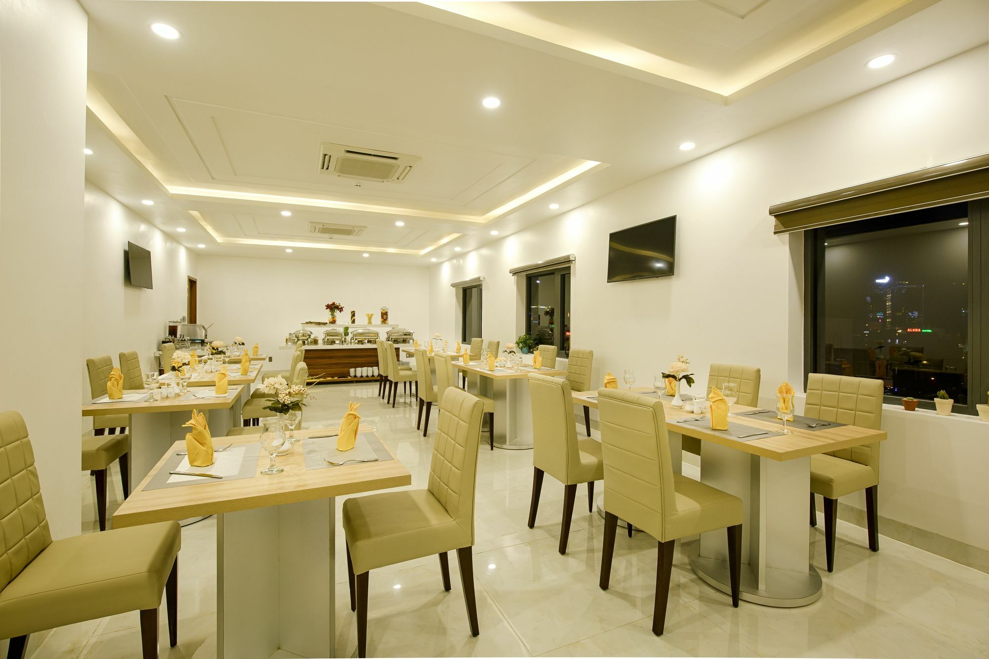 Continent Khách sạn 3*