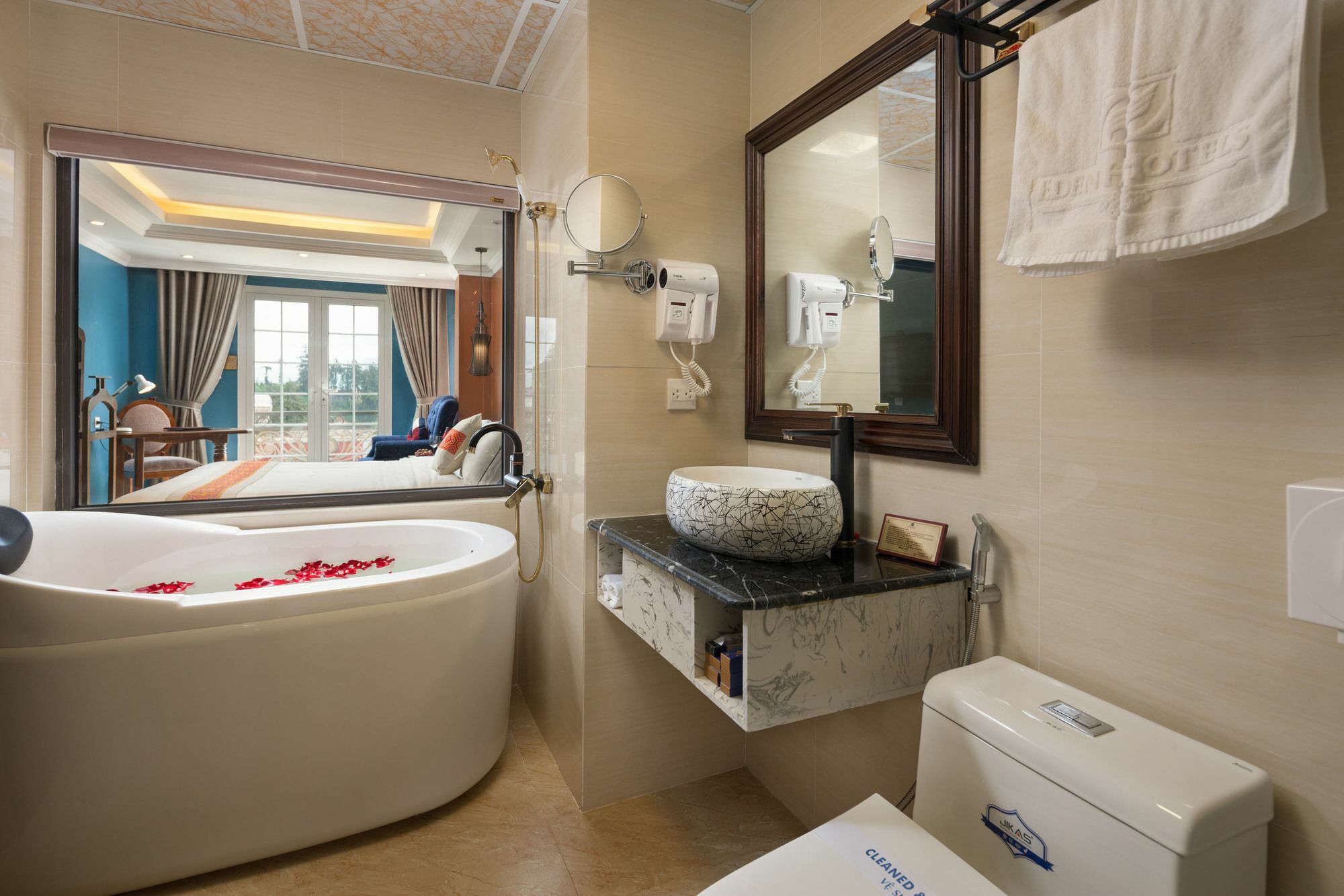 Eden Boutique & 4*