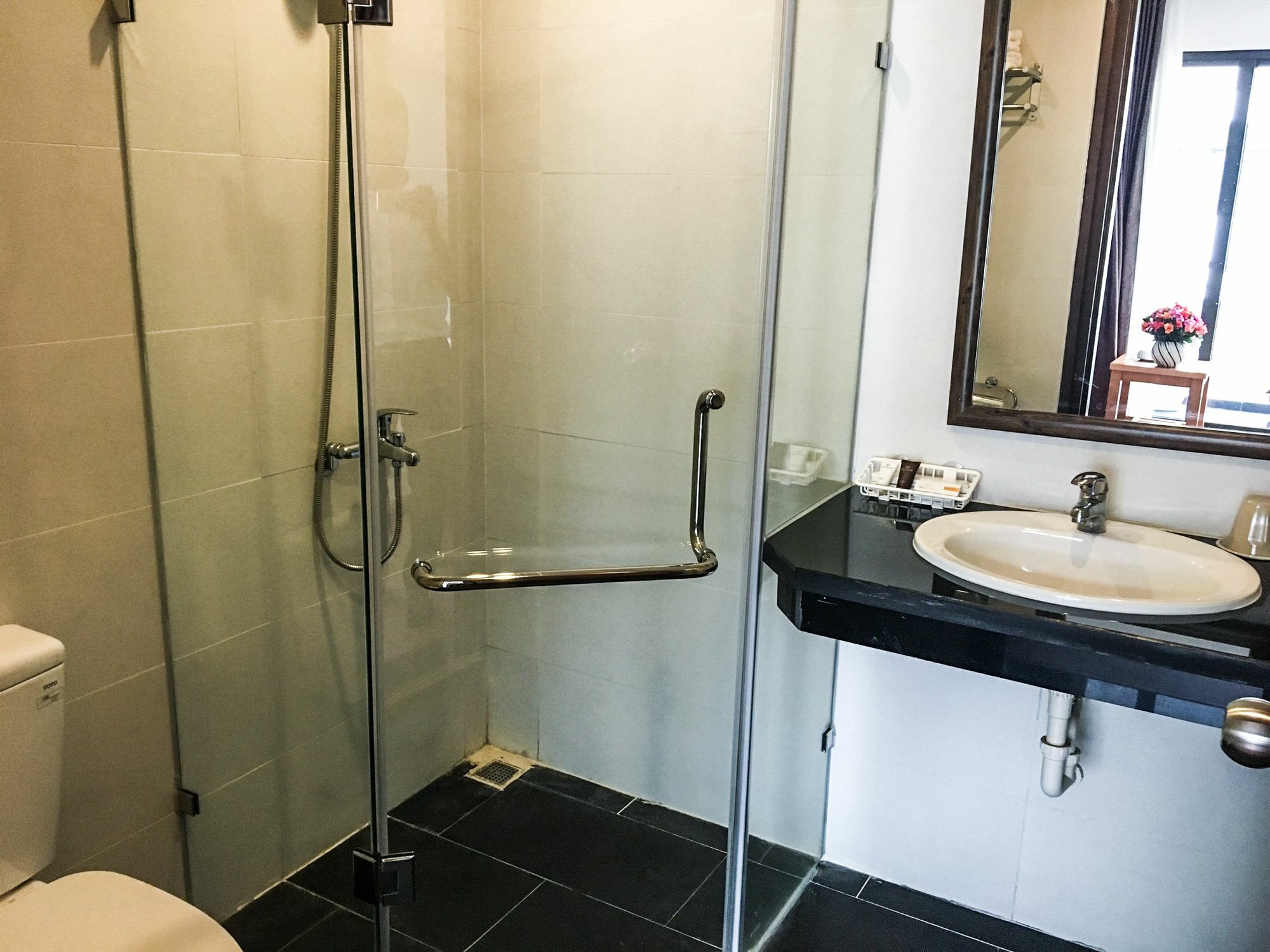 Maxshare & Serviced 3* Ha Long