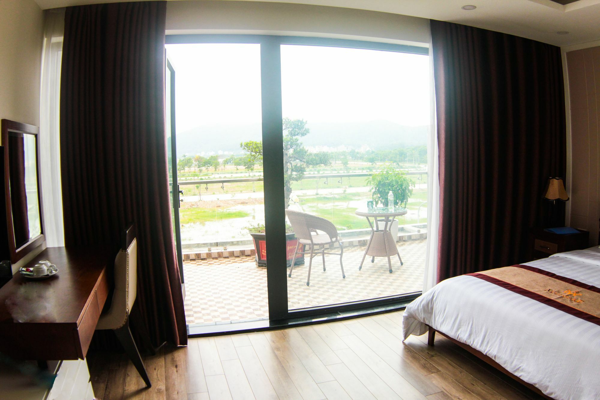 Maxshare & Serviced Hotel Ha Long