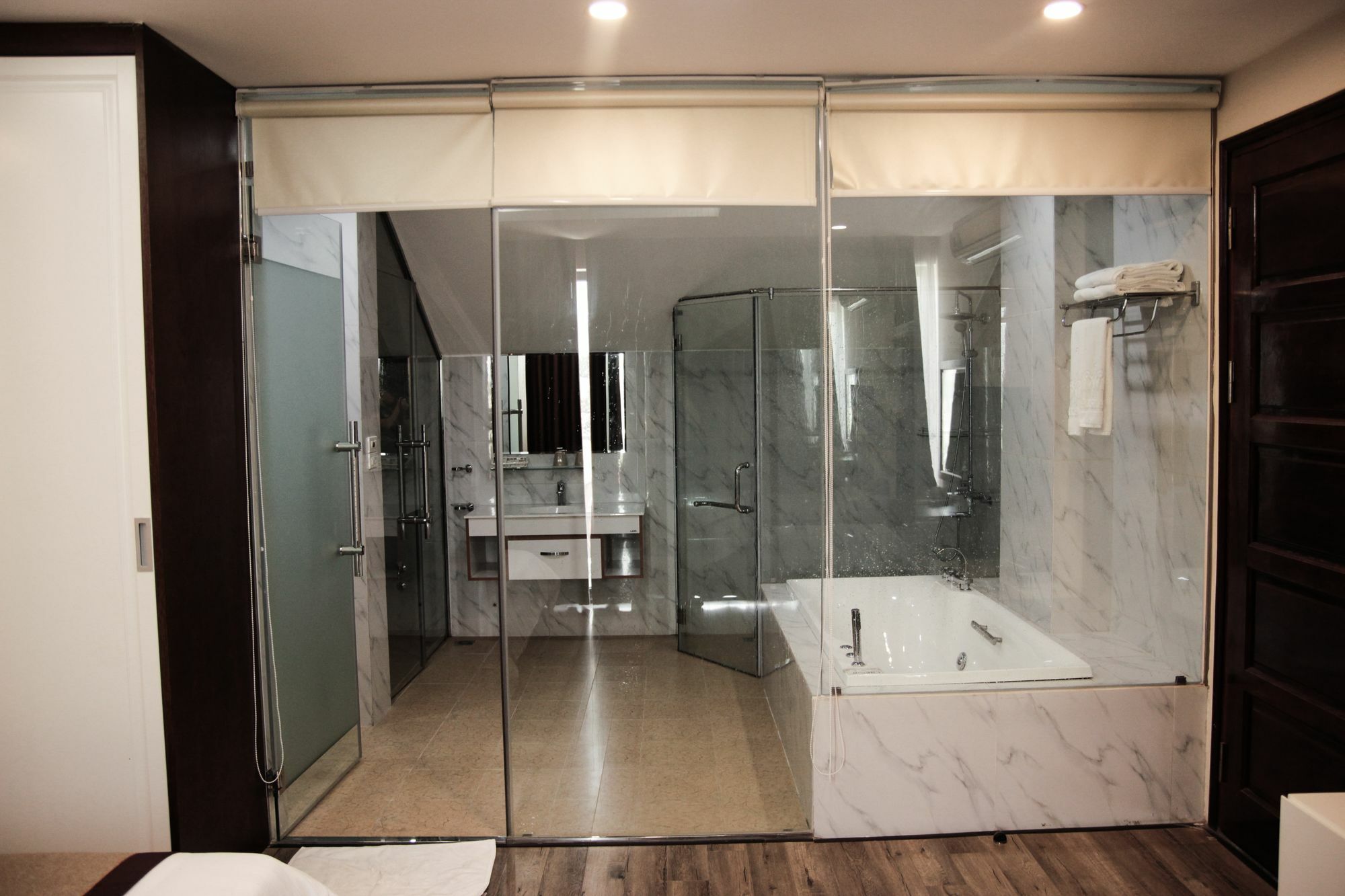 Maxshare & Serviced 3* Ha Long