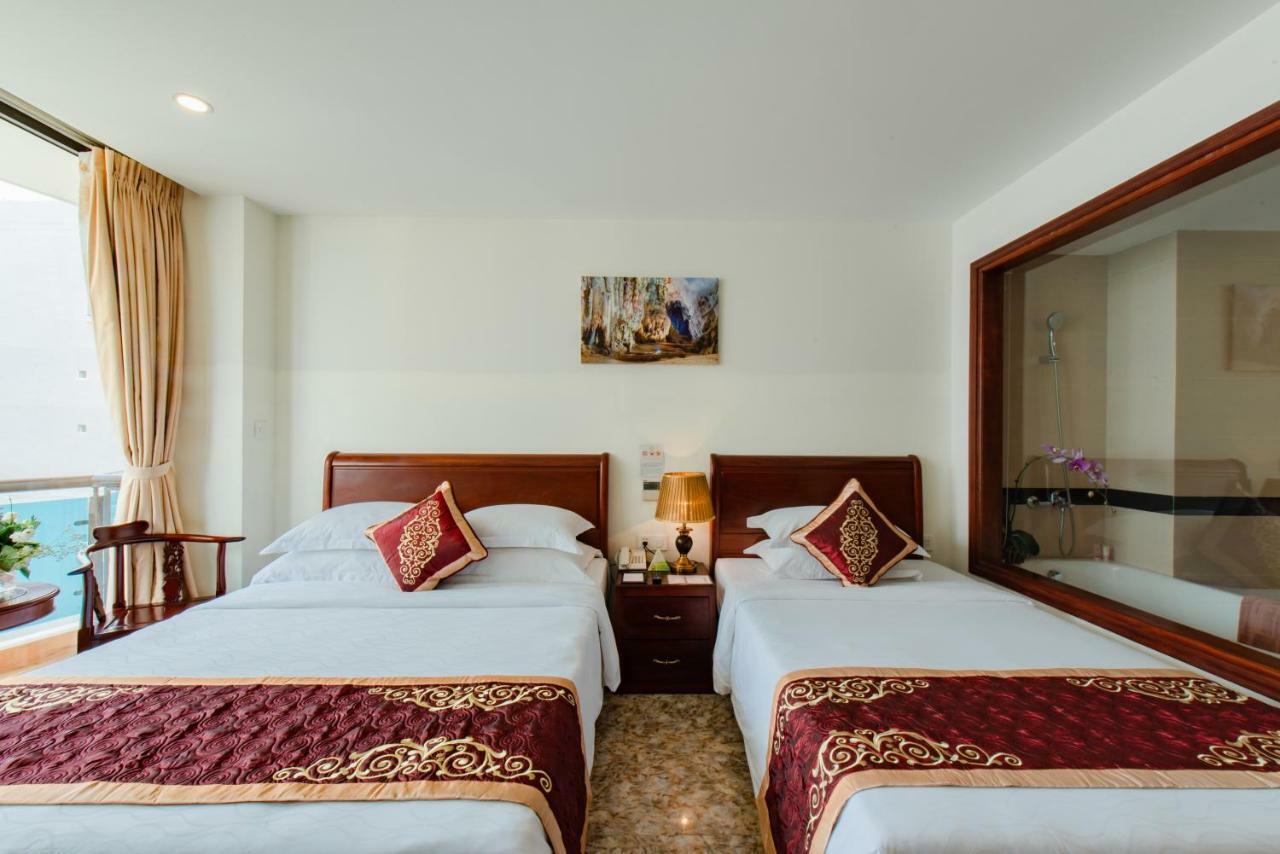 Red Sun Khách sạn 4*