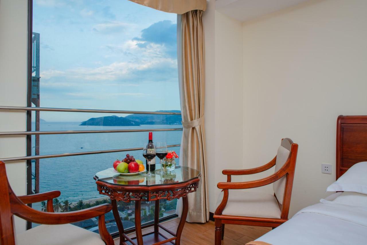 Red Sun Khách sạn 4*