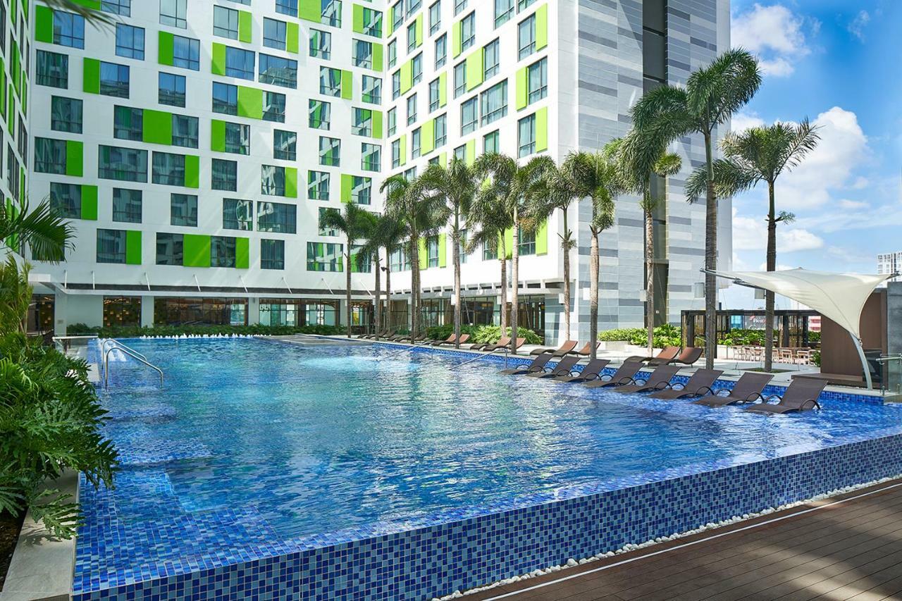 Hotel & Saigon Airport By Ihg 5*