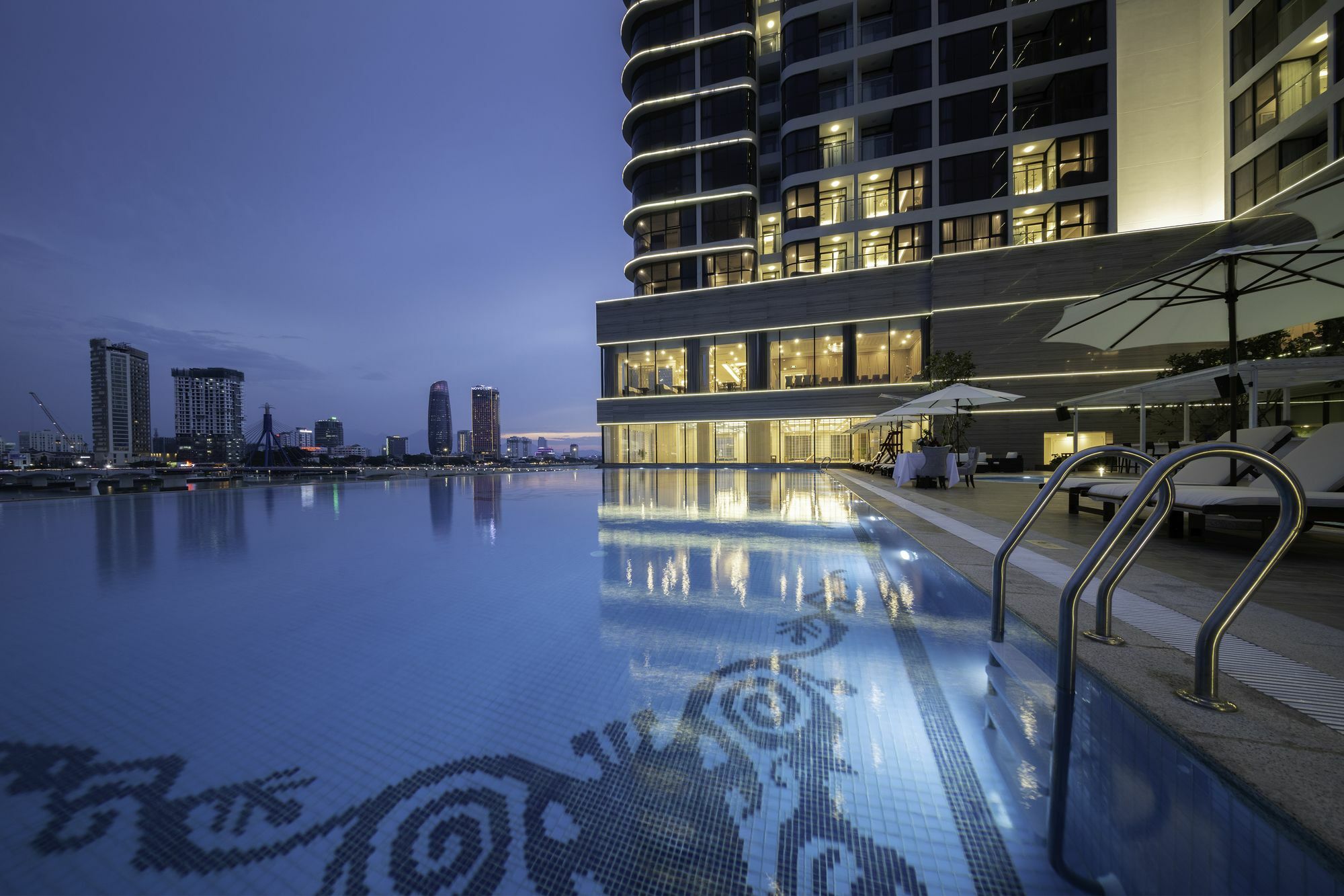 Melia Vinpearl Riverfront 5*