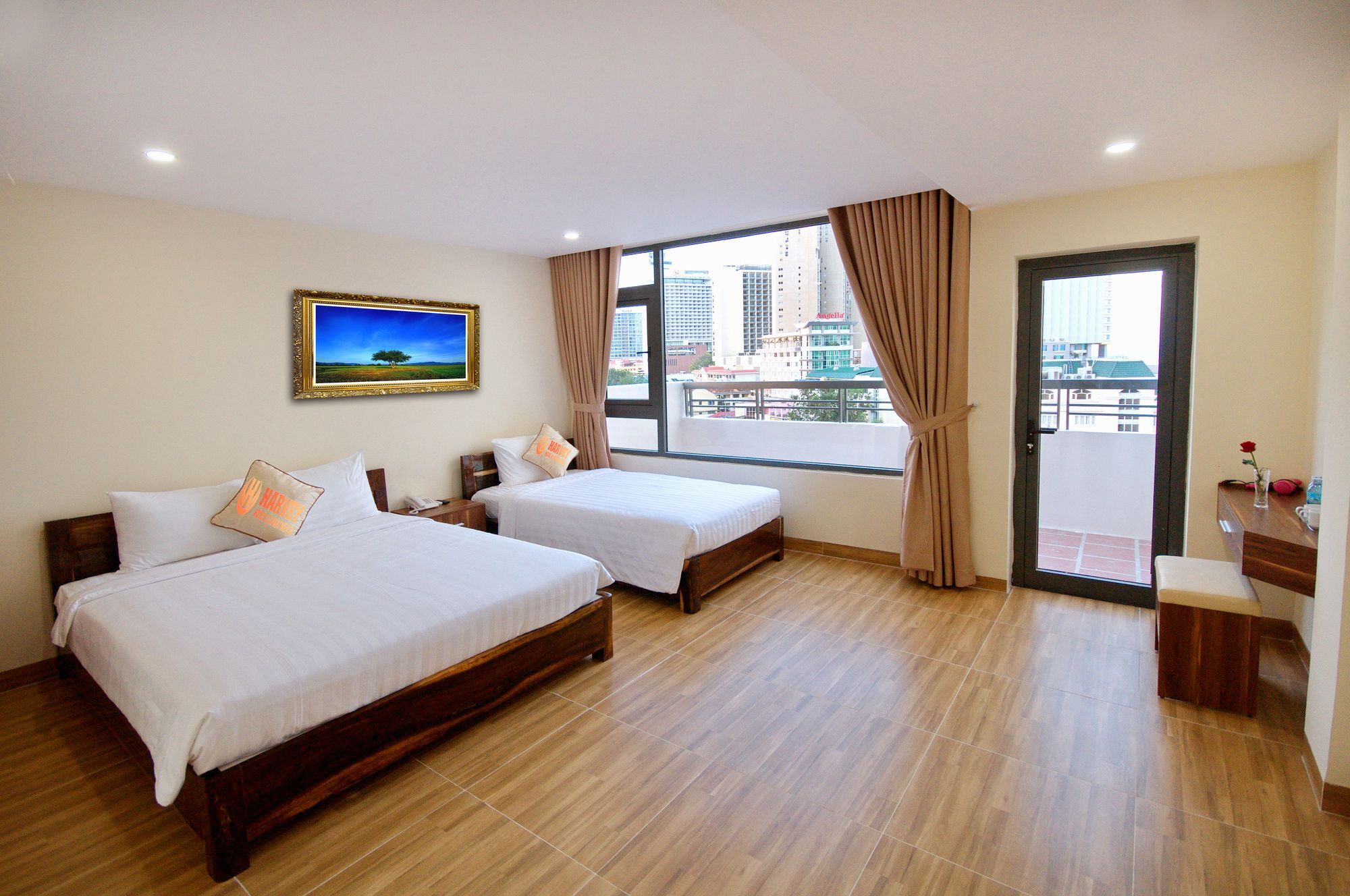 Harvey & Hotel 3*