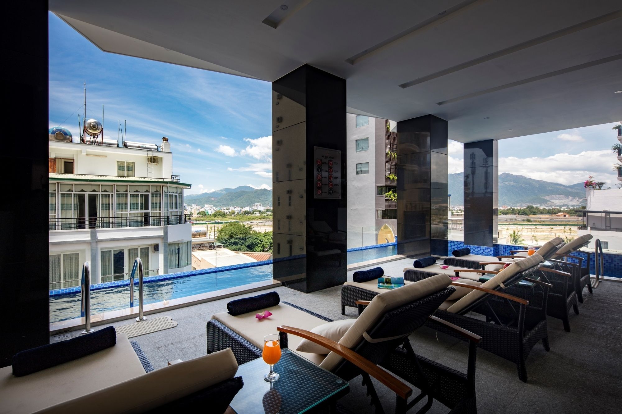 Khách sạn Red Sun Nha Trang