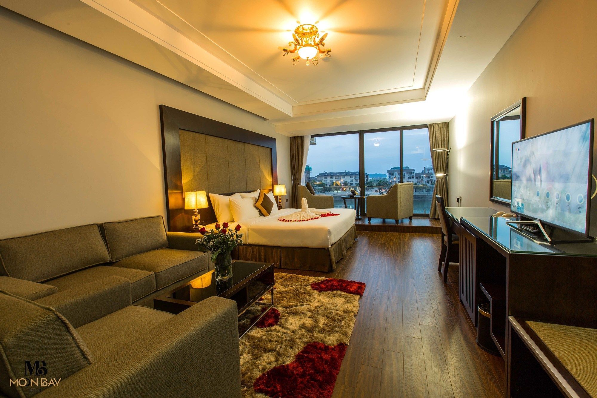 Moon Bay Hotel