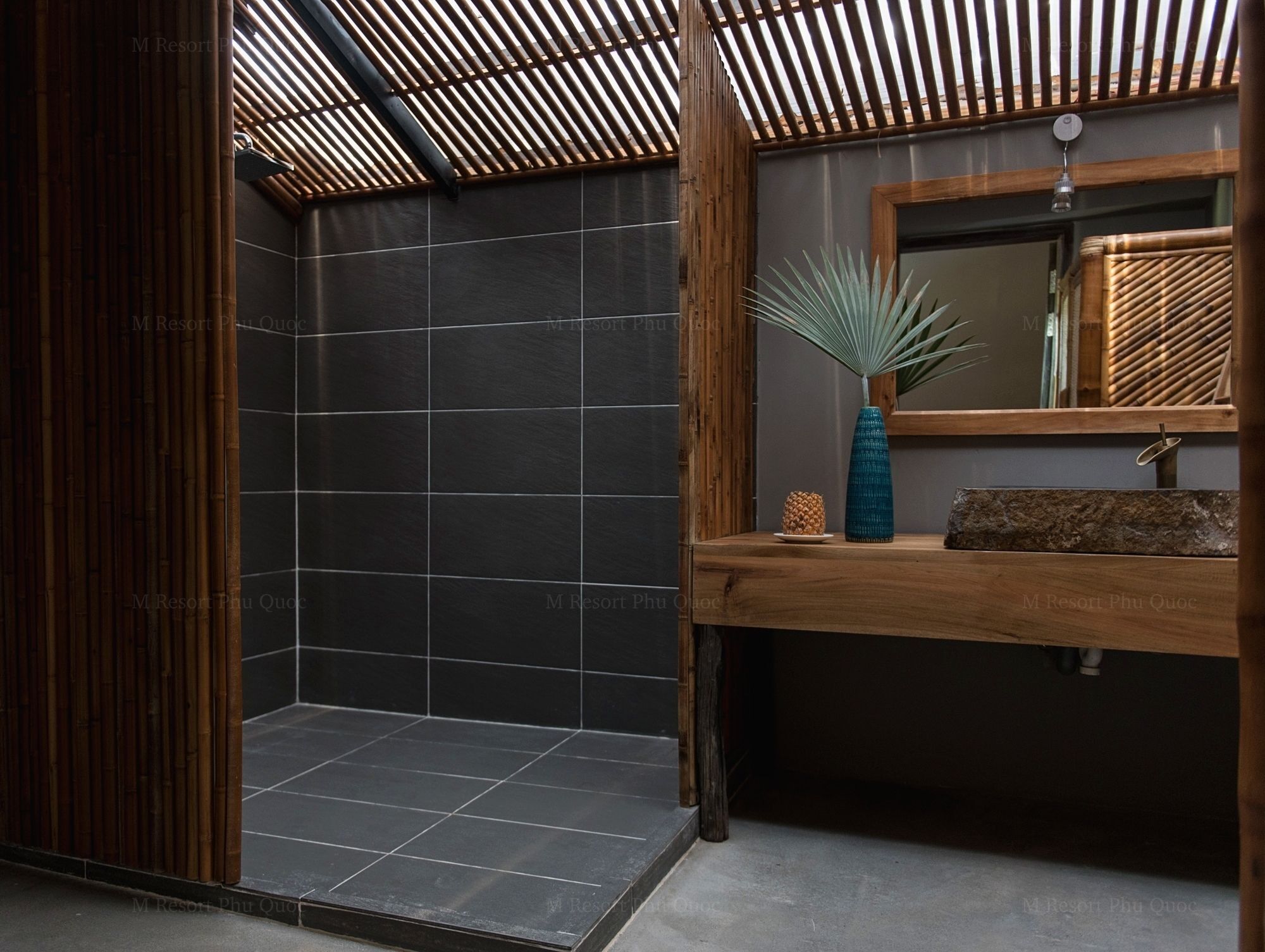 M Village Tropical 4*