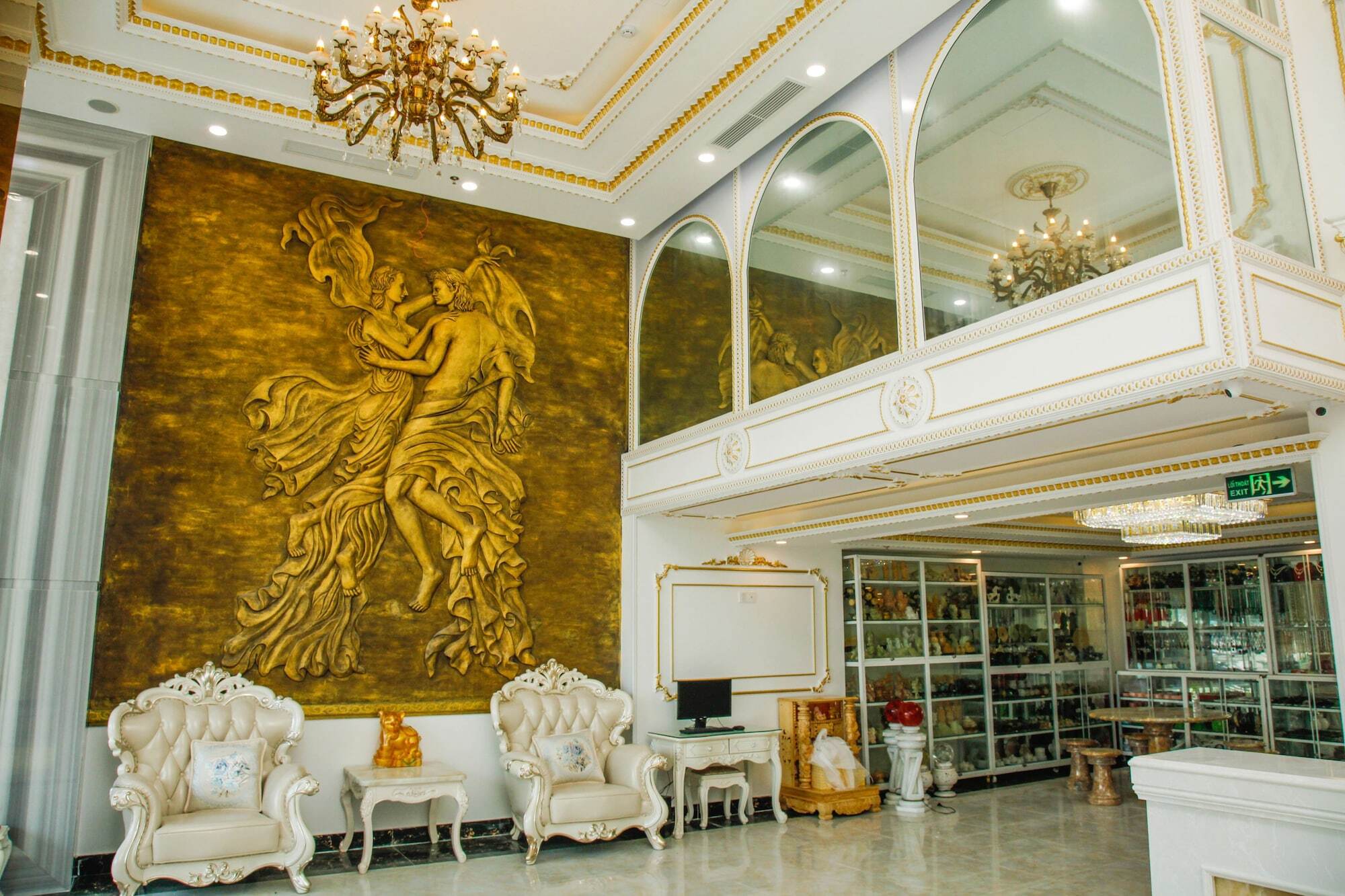 Royal By Thg 4*