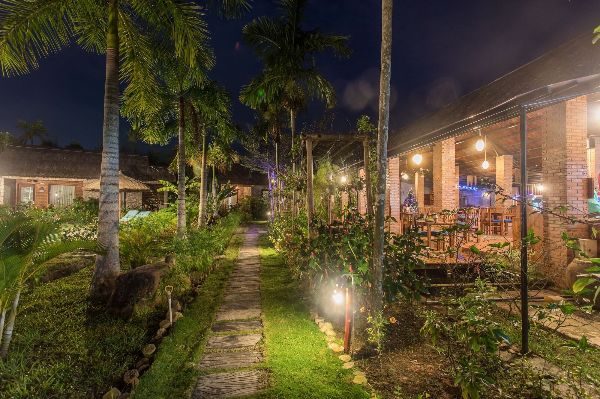 Village Hotel 3*