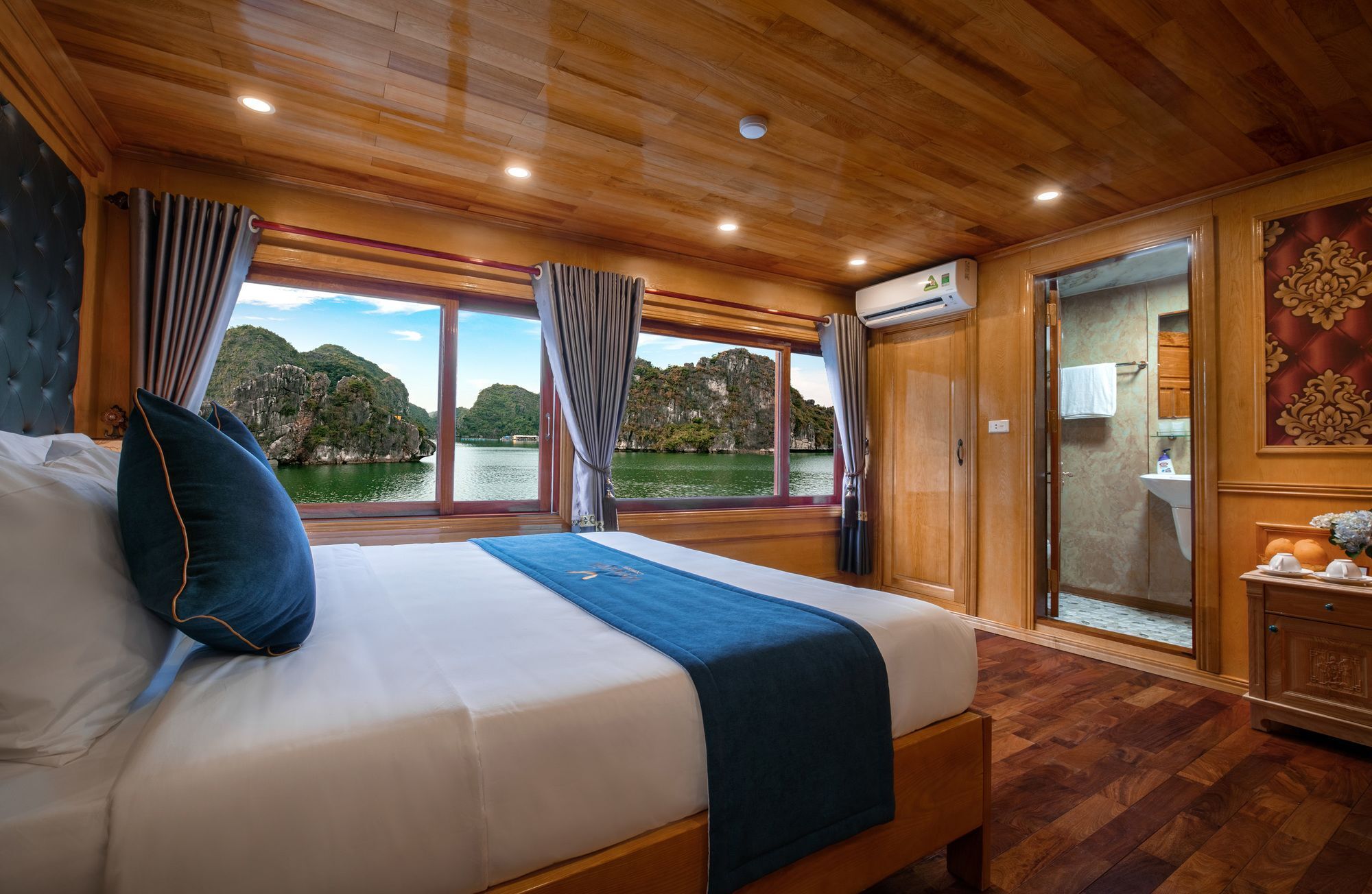 Venezia Cruises  Ha Long