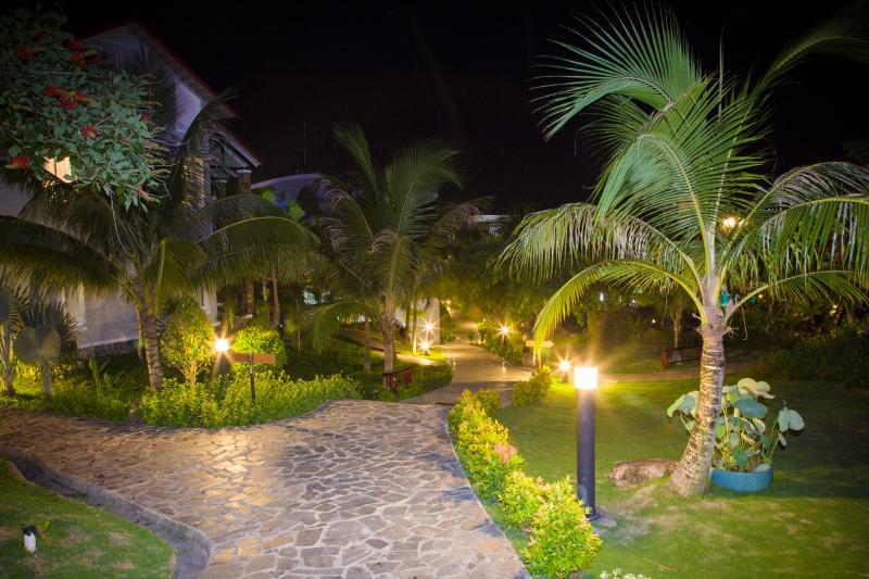 Hòa Bình Khách sạn 4*