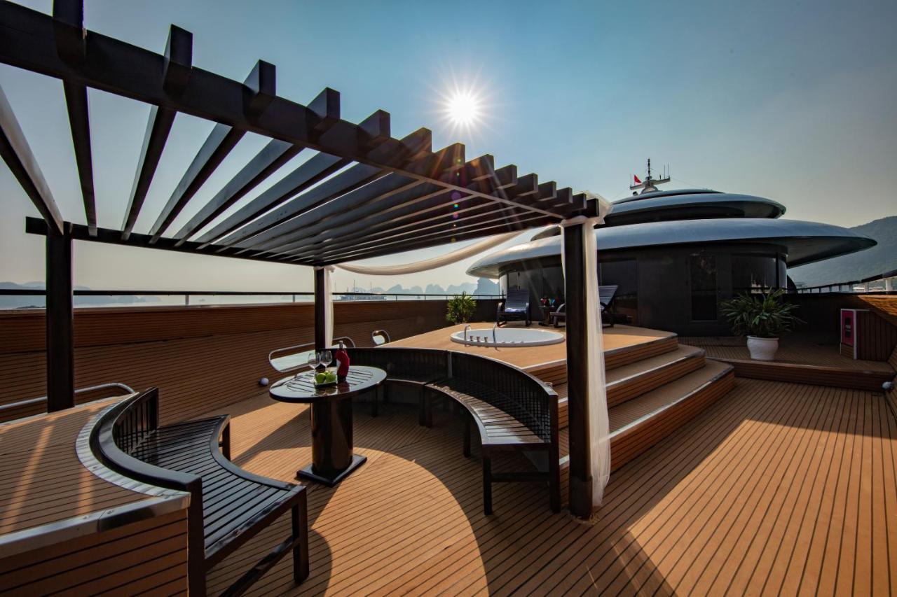 Scarlet Pearl Cruises - Wonder On Lan Ha Bay 