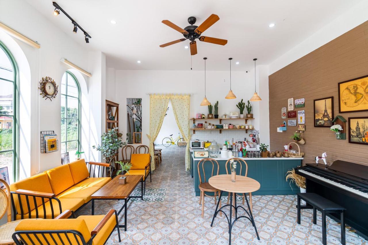 Nang House Homestay *