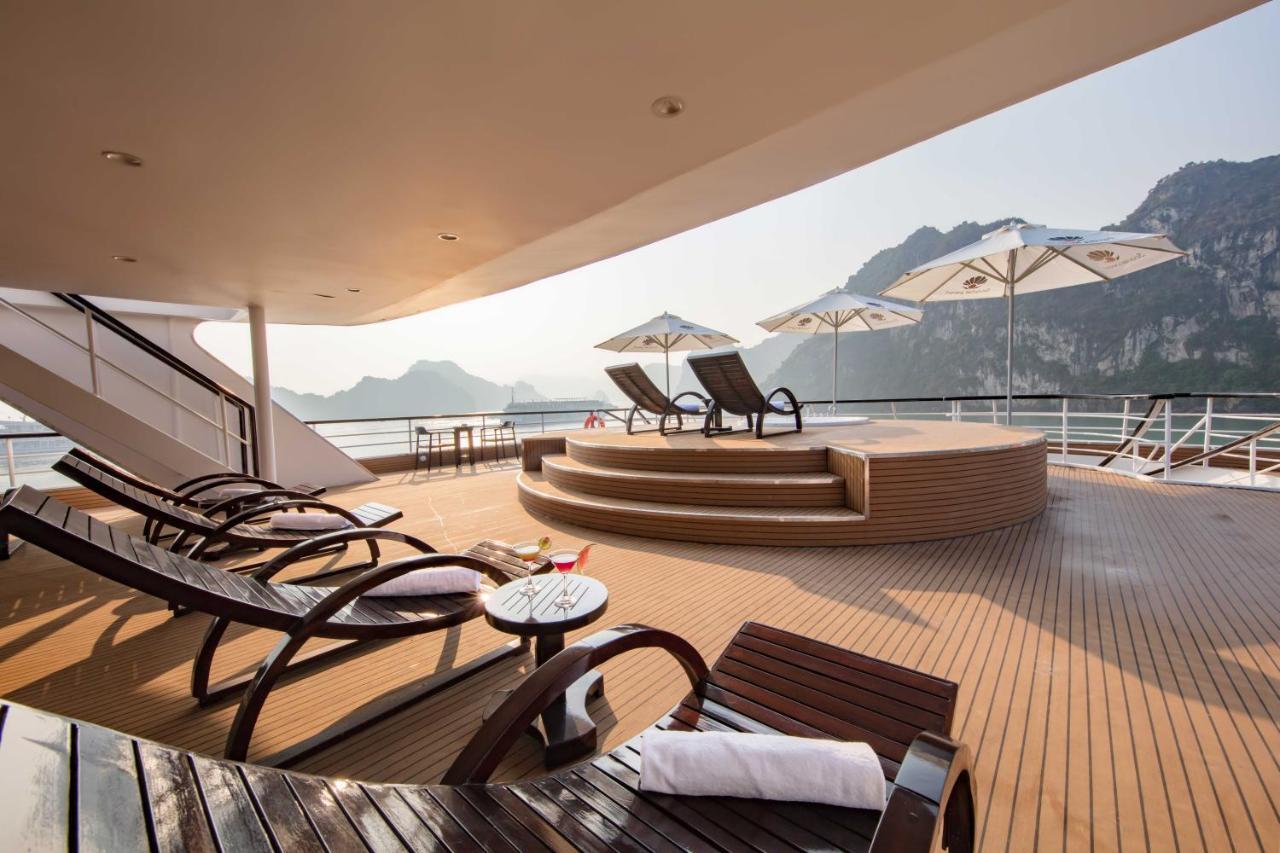 Scarlet Pearl Cruises - Wonder On Lan Ha Bay 