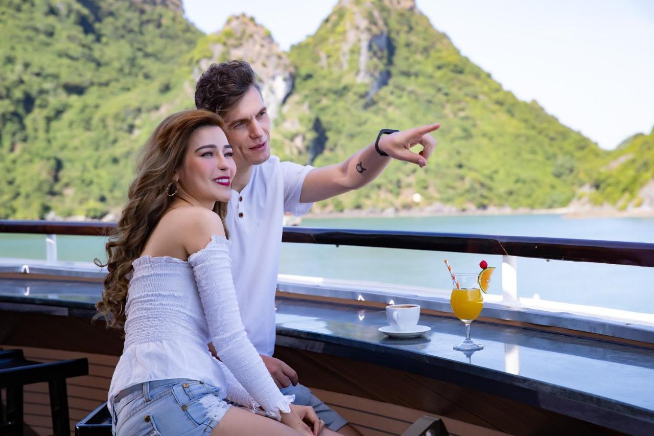 Scarlet Pearl Cruises - Wonder On Lan Ha Bay 