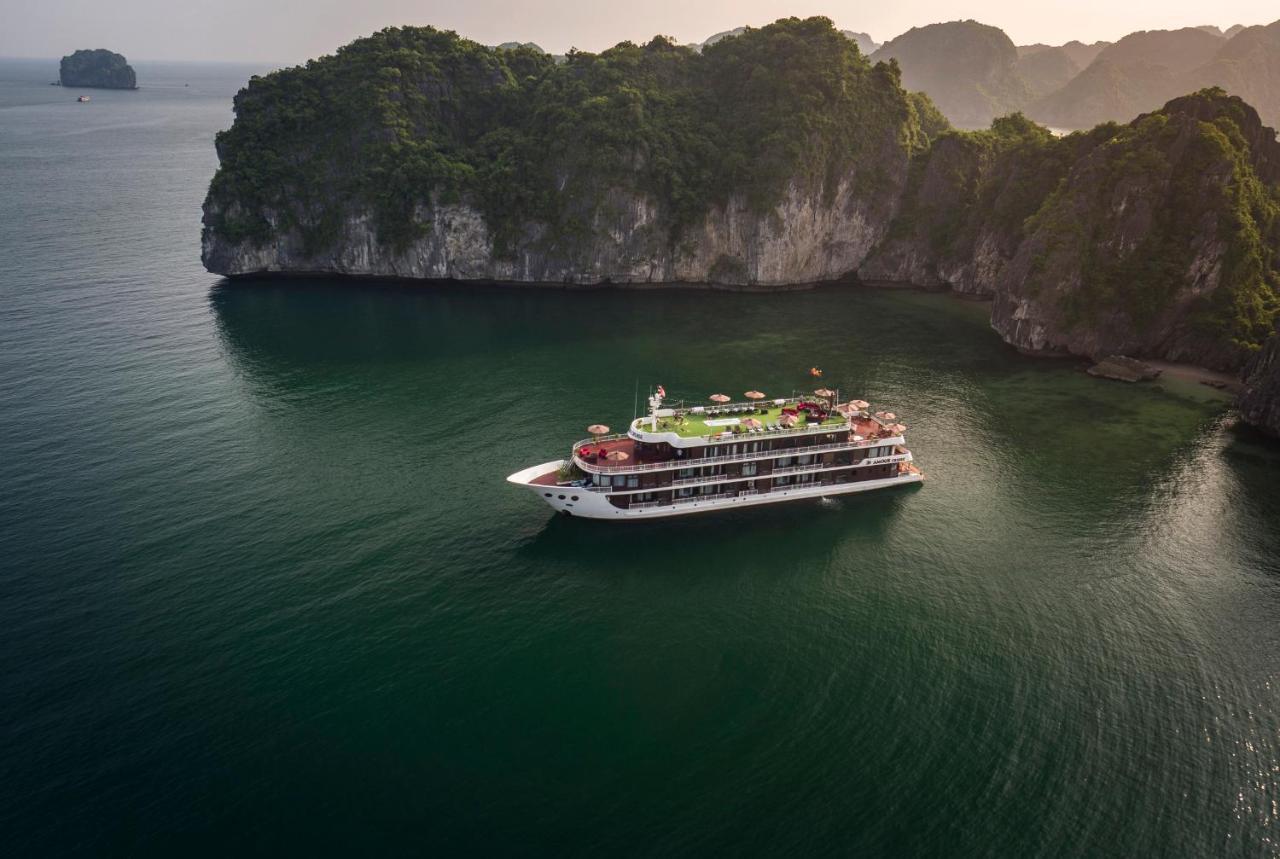 Dora Cruise By Hag  Ha Long
