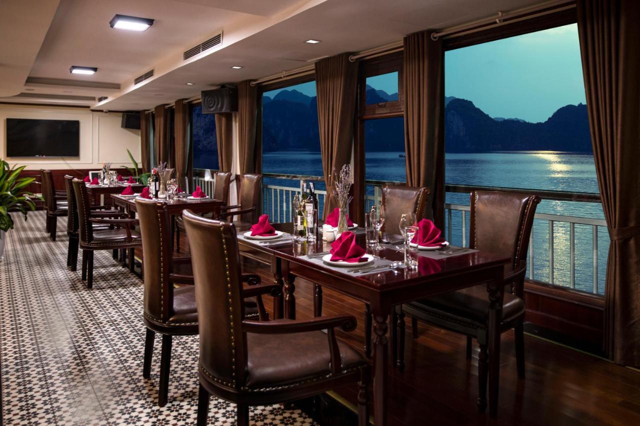 Dora Cruise By Hag  5*