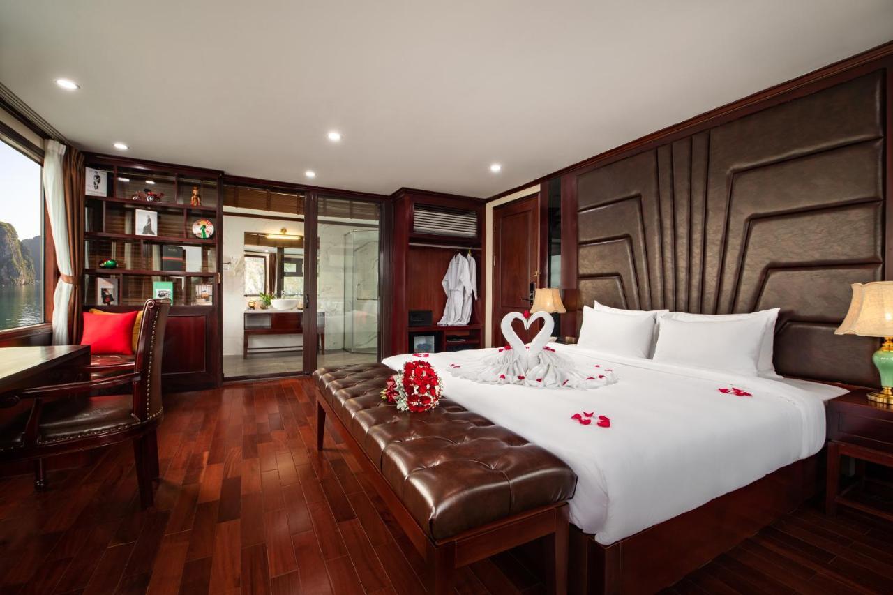 Dora Cruise By Hag  5*