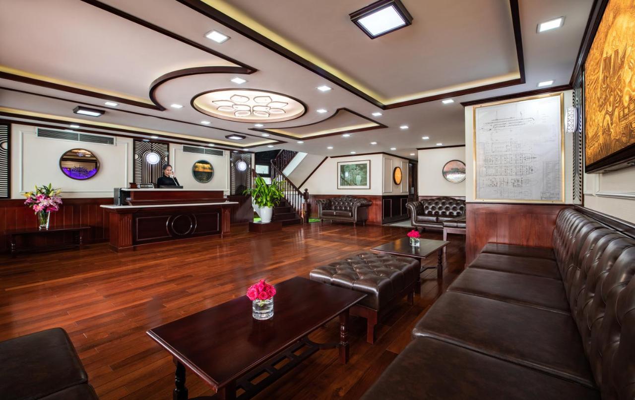 Dora Cruise By Hag  5*