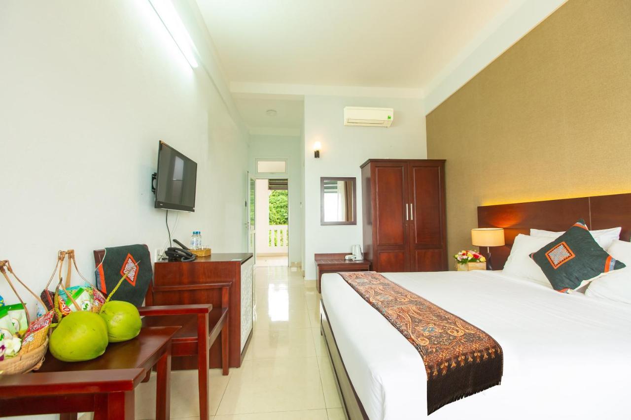 Hotel Navy