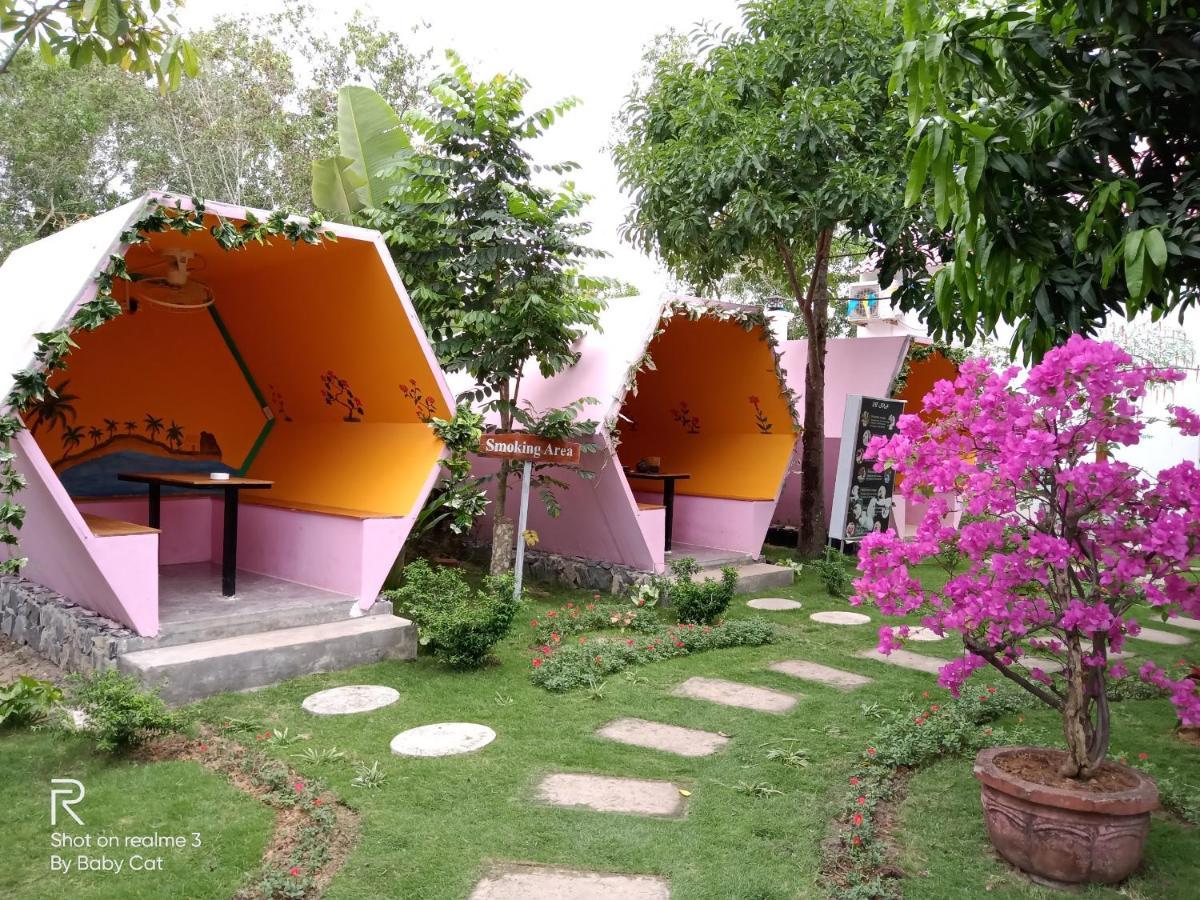 Camellia & Resort 3*