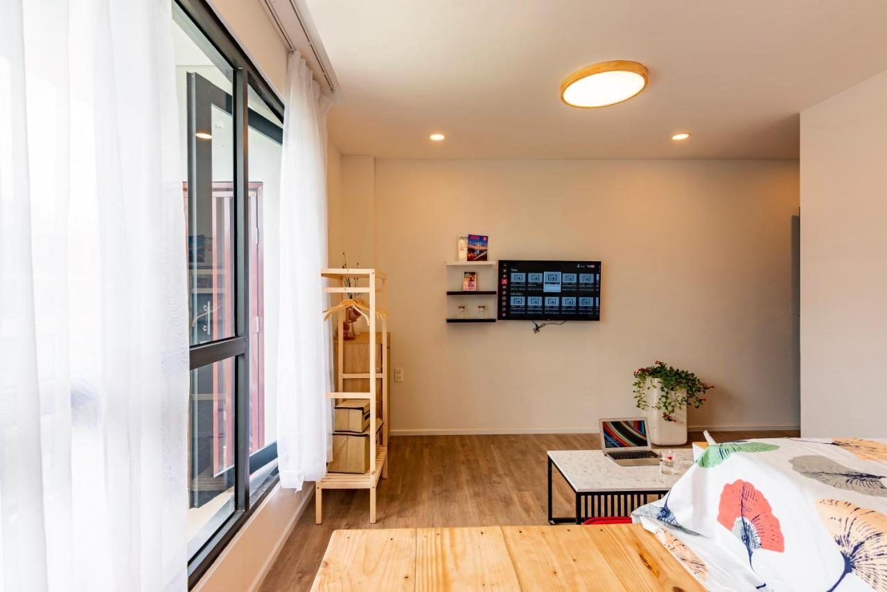 Minimalist & Modern Ii Apartment *