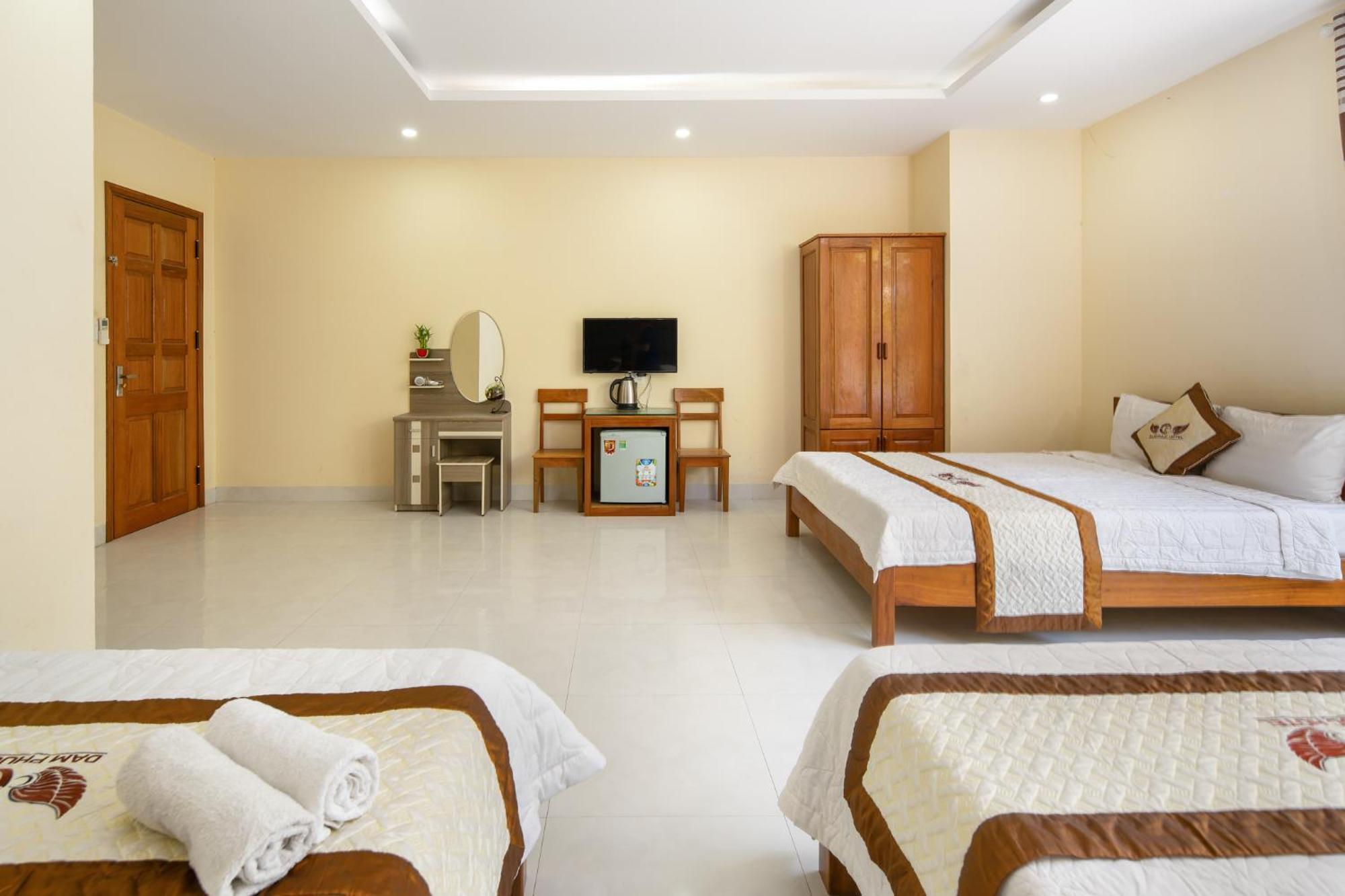 Khách sạn đàm Phúc