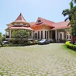 Golden Coast Resort & Spa