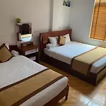 Alex Ha Long Hotel and Hostel