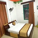 Alex Ha Long Hotel and Hostel