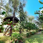 Me Bungalow Beach Resort