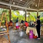 Me Bungalow Beach Resort