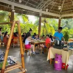 Me Bungalow Beach Resort