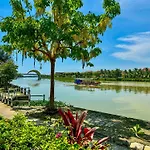 Riverside White House Boutique Hotel
